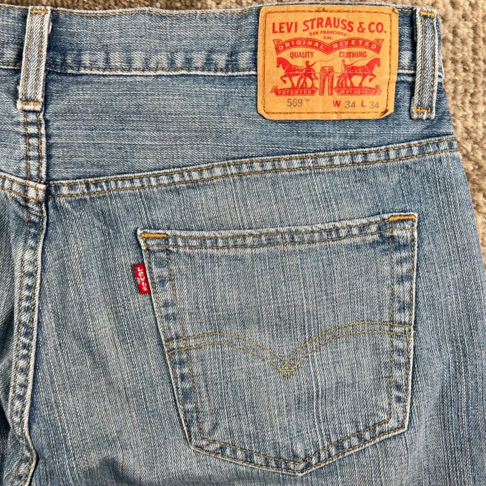 Levis 569 Loose Straight Leg Jeans Mens 34x34 Light Wash Blue Denim Whiskering
